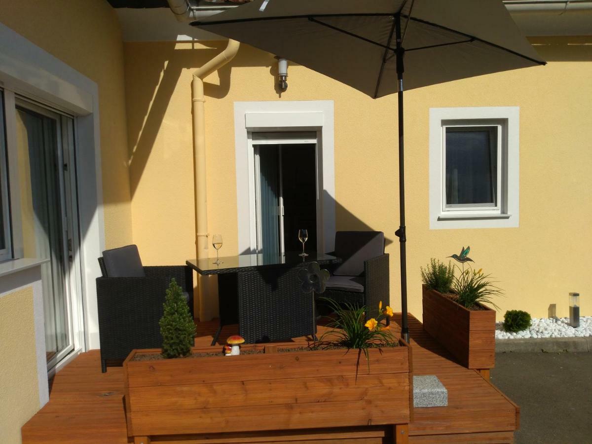 Ferienwohung Fam. Fink Apartment Riegersburg Bagian luar foto